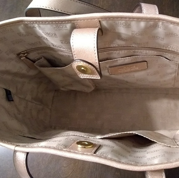 Michael Kors purse - Picture 3 of 4